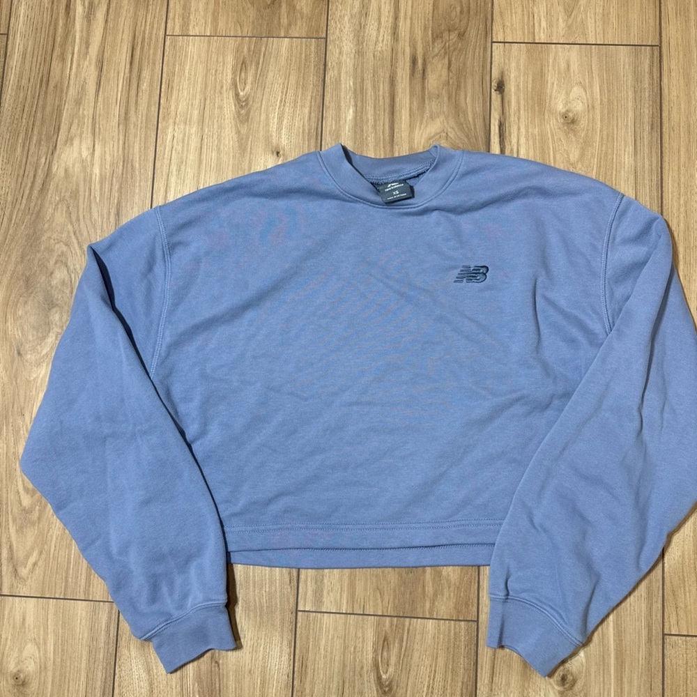 New Balance Women's Coastal Fleece Crew Top Dusk Shower MSRP $80 Size XS - Picture 6 of 10